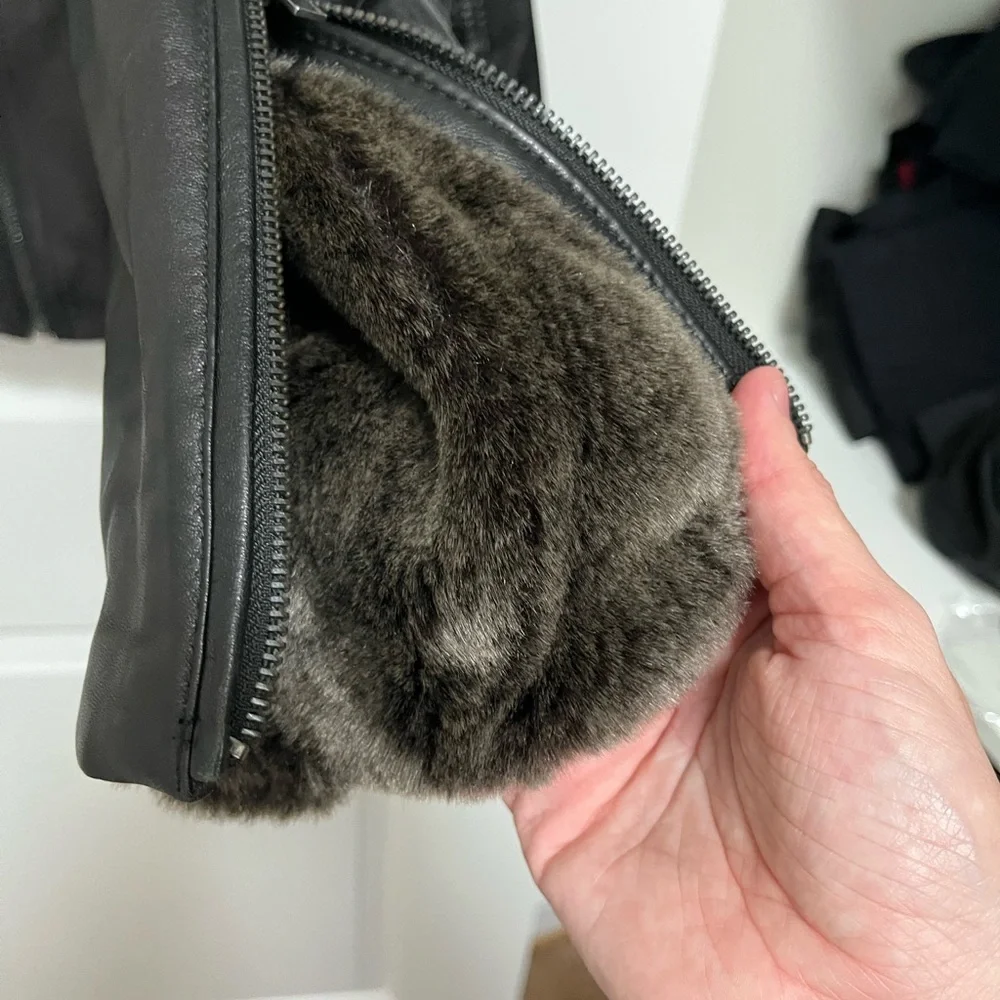 Wilson Leather Black Leather Jacket with Faux Fur Collar - Women’s XL - Picture 4 of 7